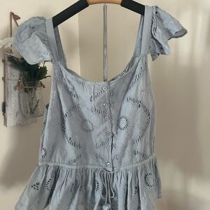 NWT flutter sleeve eyelet top